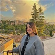 Maestra de Educación Primaria con mención en Educación Musical y Orientadora Educativa.